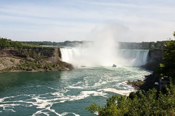 Viajar a un destino tan emblemático como las Cataratas del Niágara es una experiencia única. Por ello, en este blog de Kapital International, le guiamos sobre cómo llegar a las...